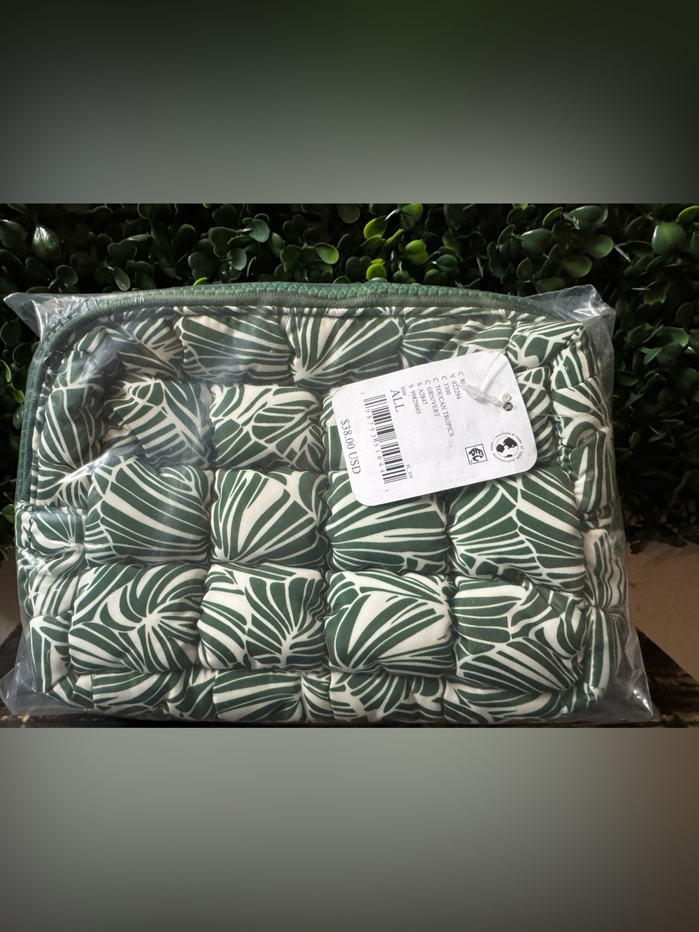 FP MOVEMENT by FREE PEOPLE PRINTED MINI CASE IN TOUCAN TROPICS - Picture 6 of 11